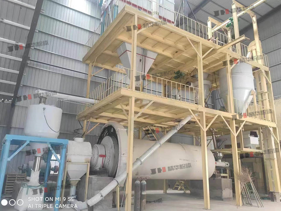 伊利石球磨+分級(jí)機(jī)生產(chǎn)線--承德某公司